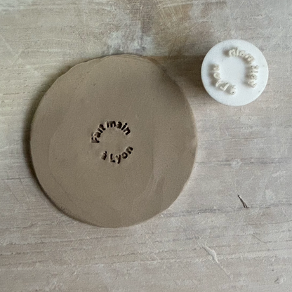 Tampon - Fait main à [Nom de ta ville]