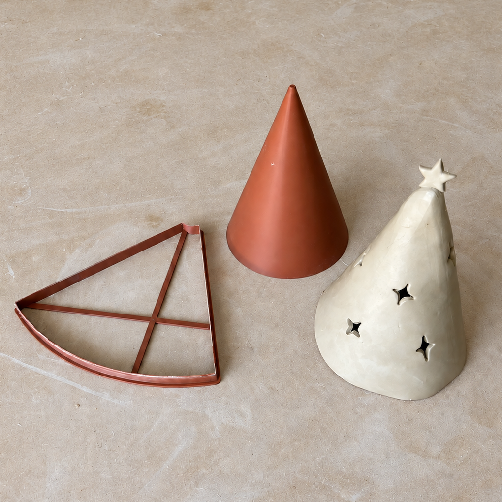 Sapin cône + emporte-pièce - 20cm H